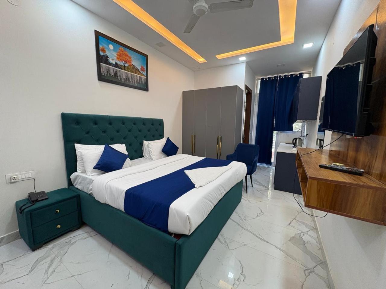Pacific Inn Eco Central Gurgaon Exterior photo
