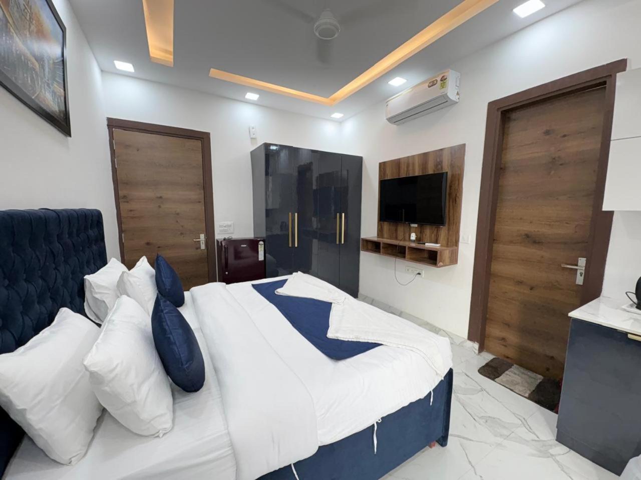 Pacific Inn Eco Central Gurgaon Exterior photo