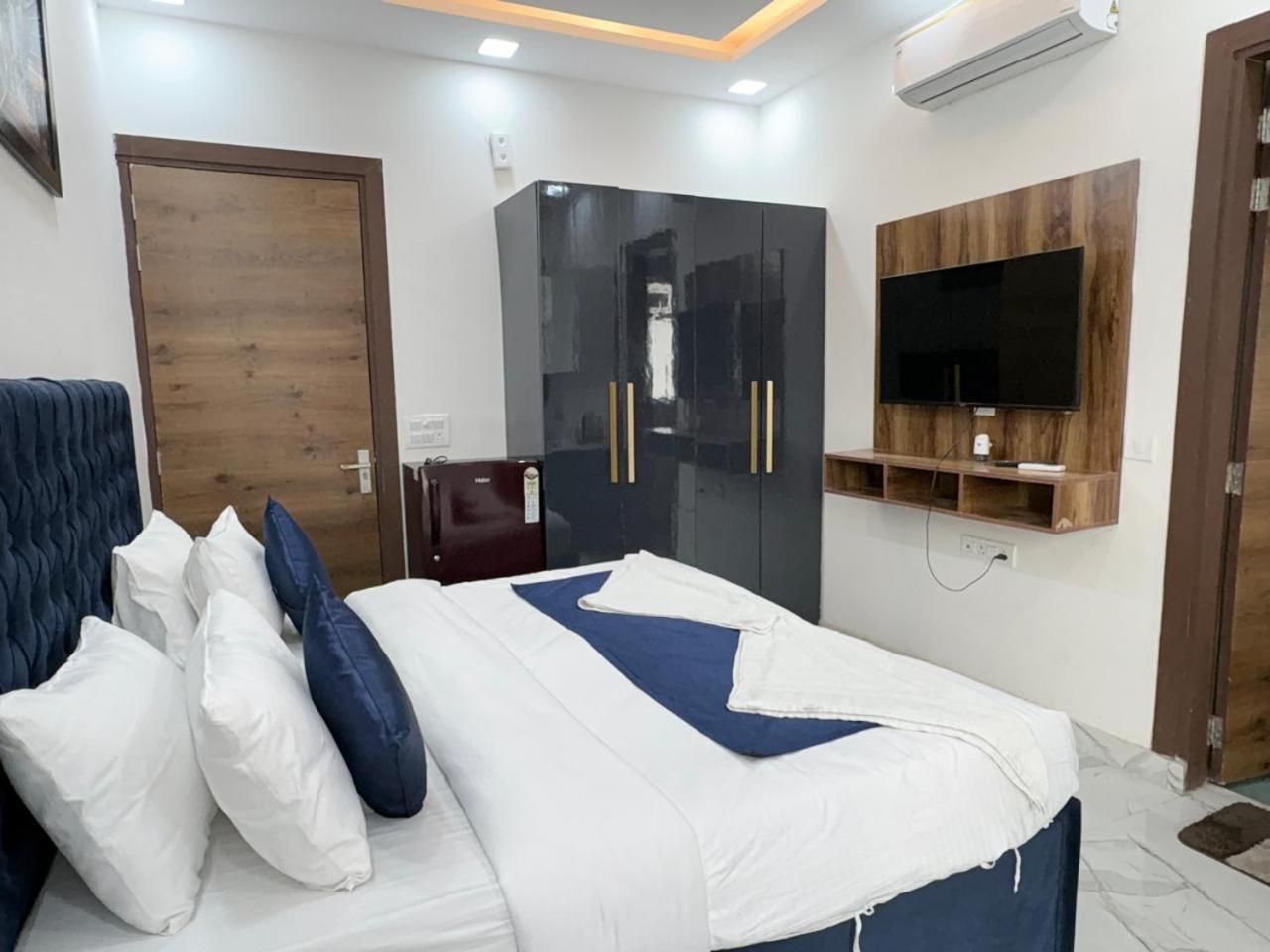 Pacific Inn Eco Central Gurgaon Exterior photo