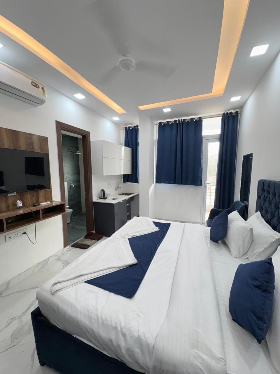 Pacific Inn Eco Central Gurgaon Exterior photo