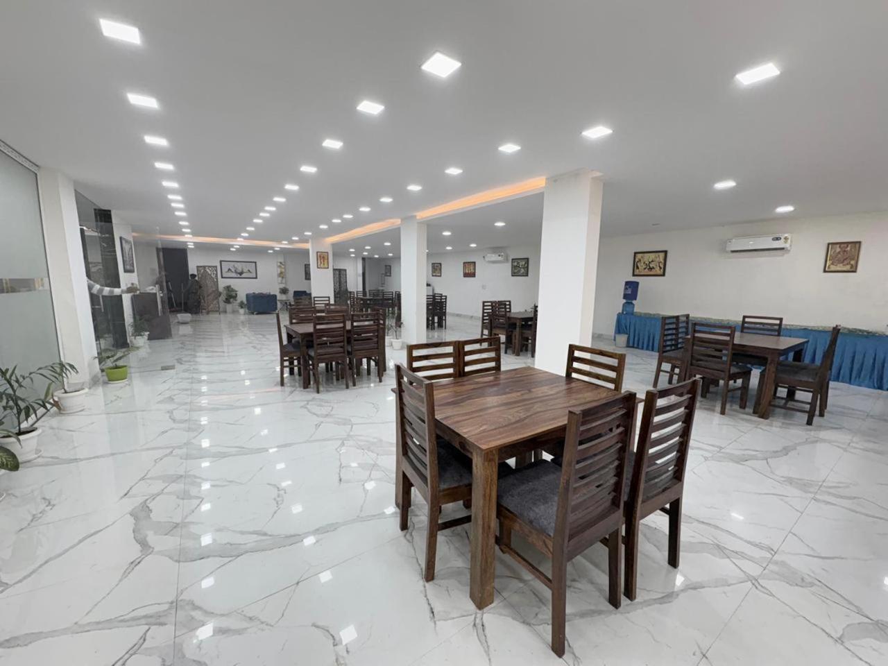 Pacific Inn Eco Central Gurgaon Exterior photo