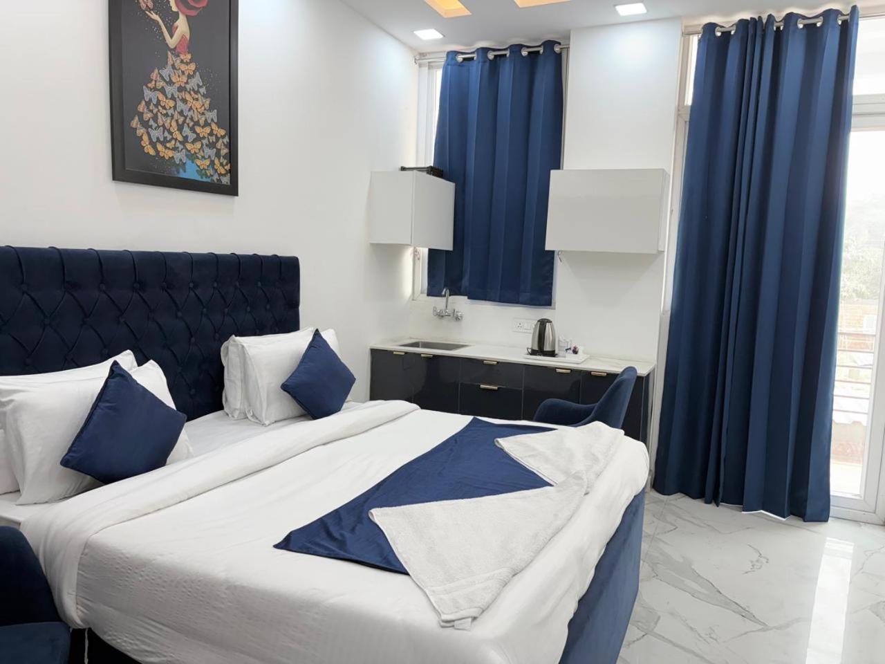 Pacific Inn Eco Central Gurgaon Exterior photo