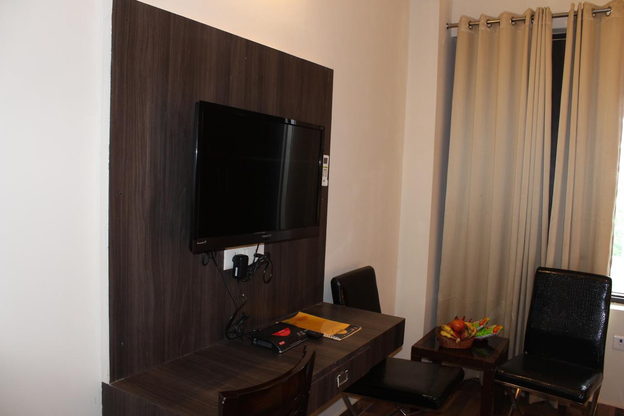 Pacific Inn Eco Central Gurgaon Exterior photo