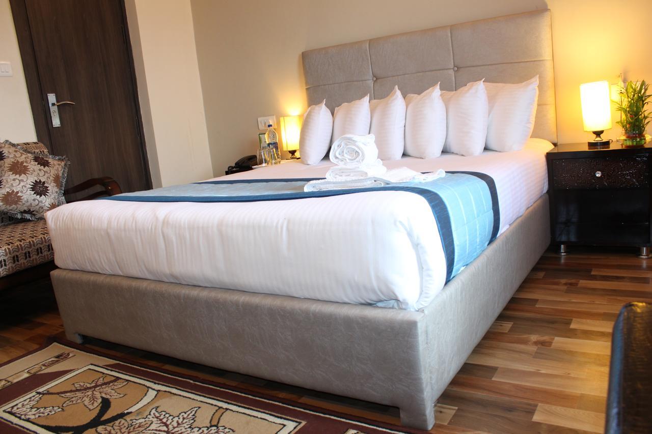 Pacific Inn Eco Central Gurgaon Exterior photo