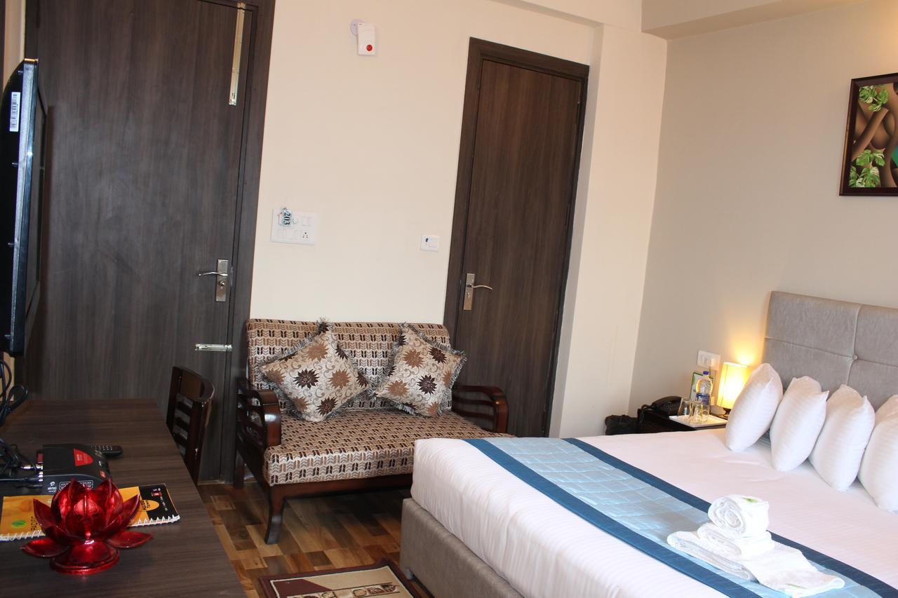 Pacific Inn Eco Central Gurgaon Exterior photo