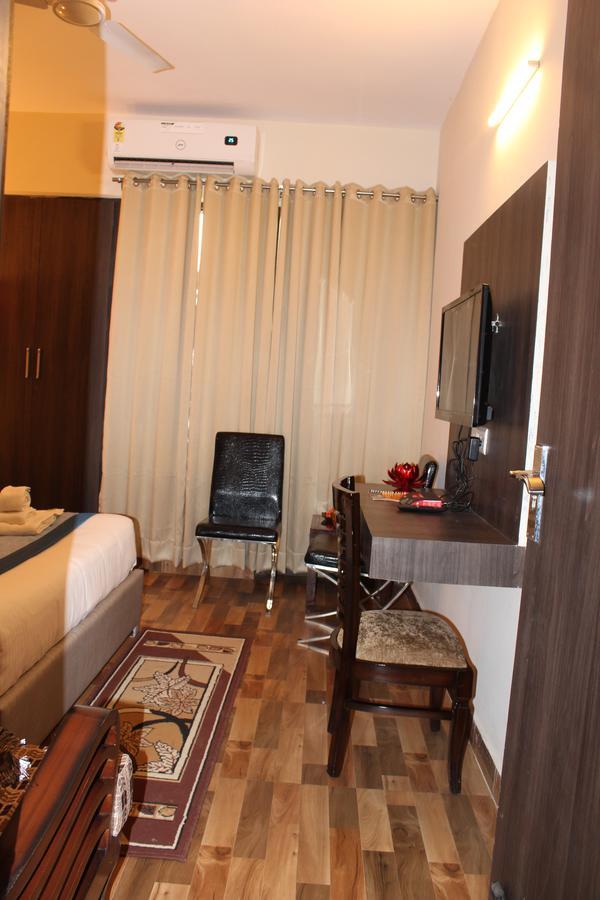 Pacific Inn Eco Central Gurgaon Exterior photo